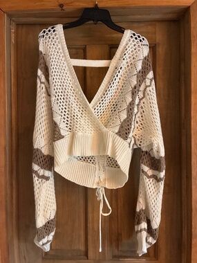 Buckle BKE Size L Sweater Top